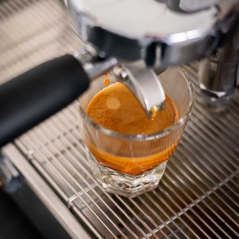 Espresso onder piston