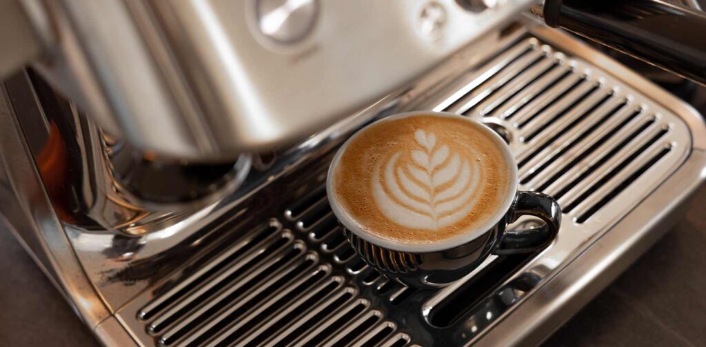 Hoe maak je latte art met een Sage espressomachine?