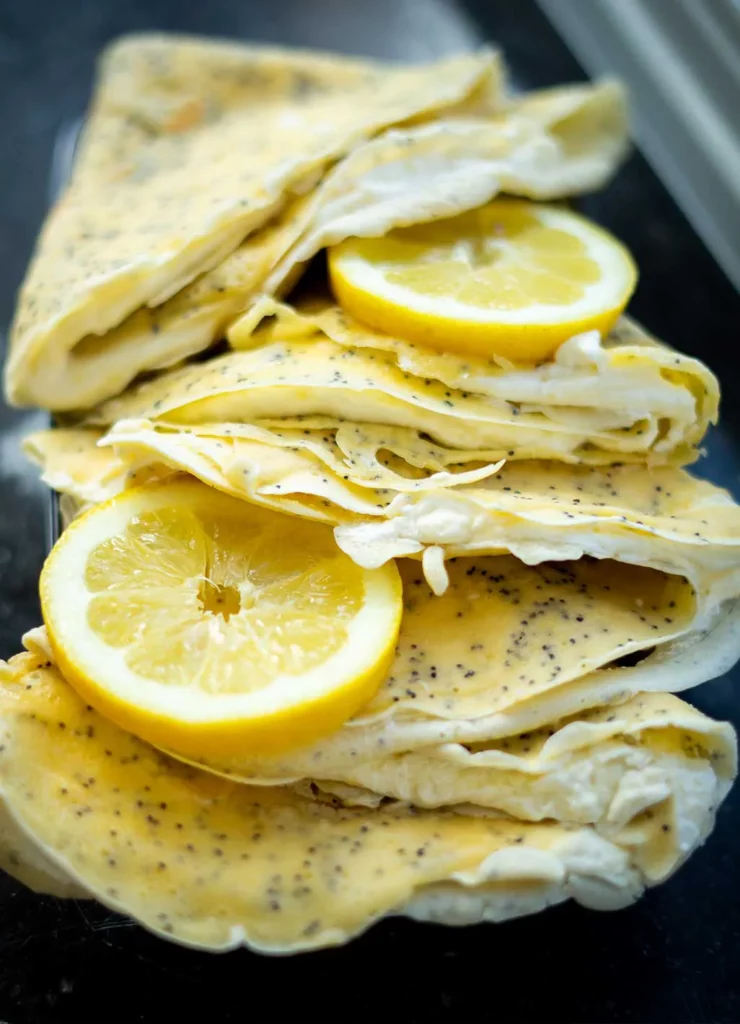 Maanzaad crêpes met lemon curd slagroom