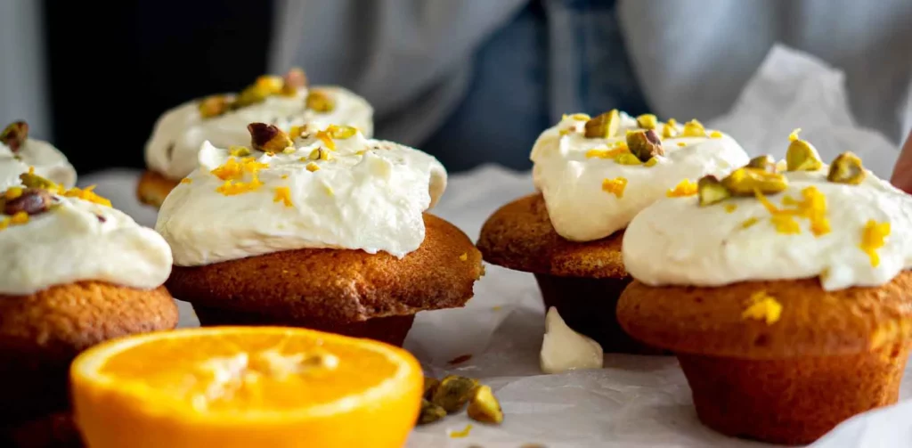 sinaasappel muffins met witte chocoladeroom